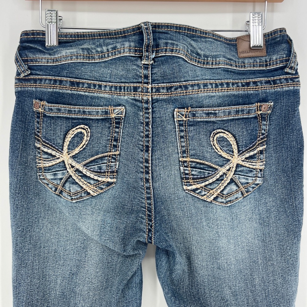 WallFlower Luscious Curvy Bootcut Jeans 9 Long Stretch Embroidered Pockets 30x31 - Picture 2 of 12